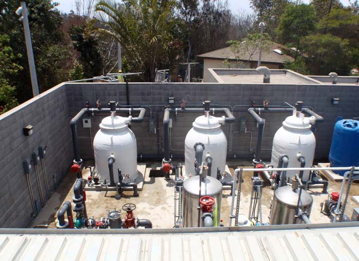 Life Support Systems Acrylic Aquariums UK Ltd